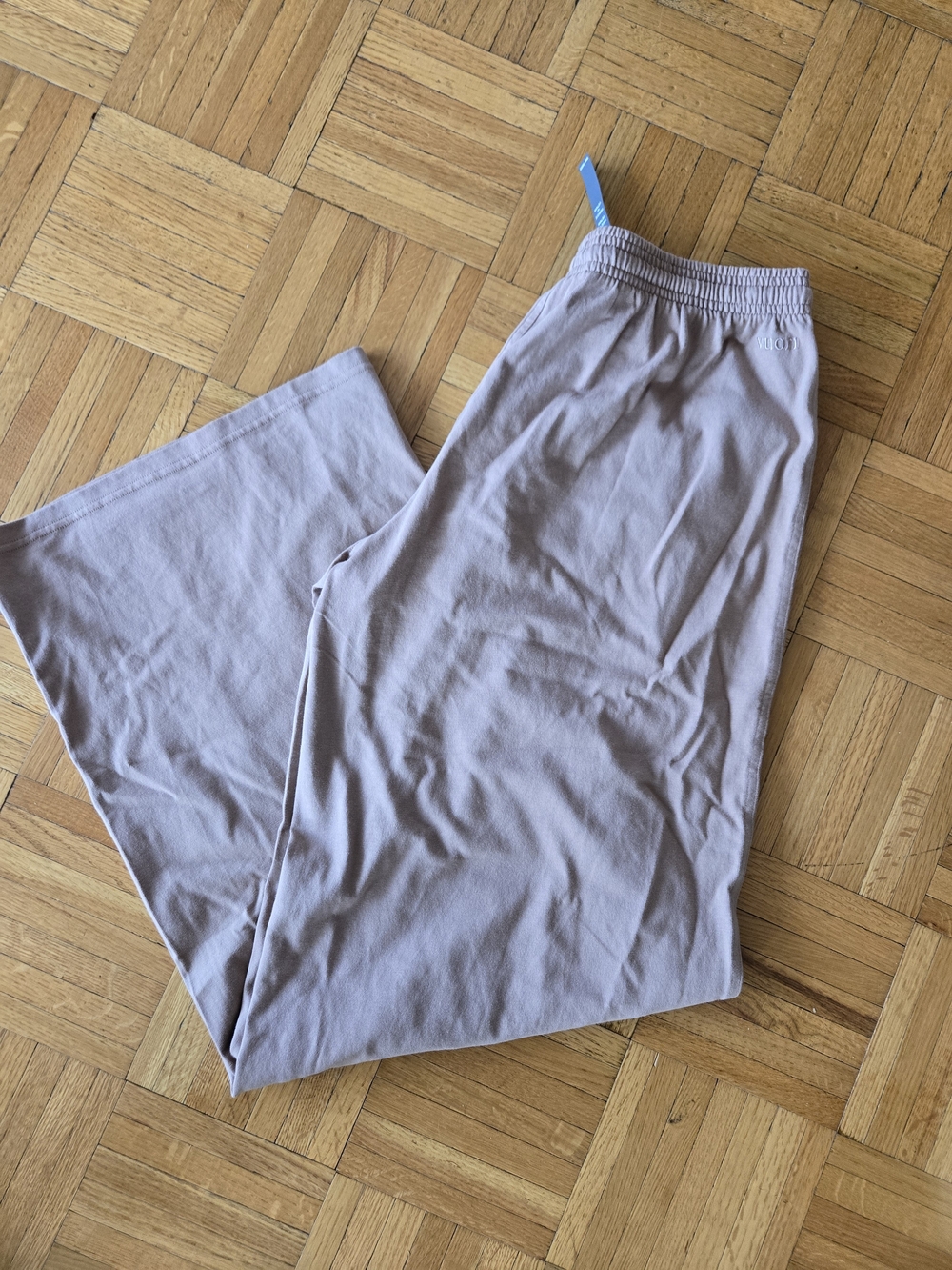 Brand New Never Been Worn Vuori Wide Leg Lounge Pants in Taupe - Picture 3 of 4